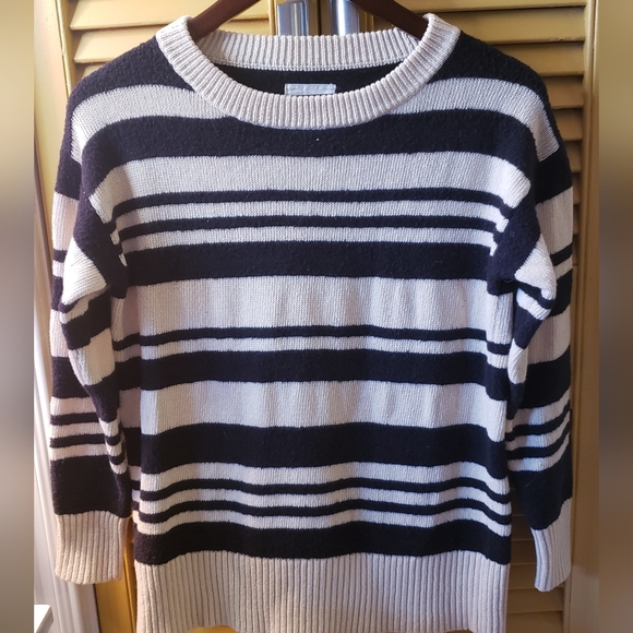 Lou and Grey Sweater (S) - Picture 4 of 4